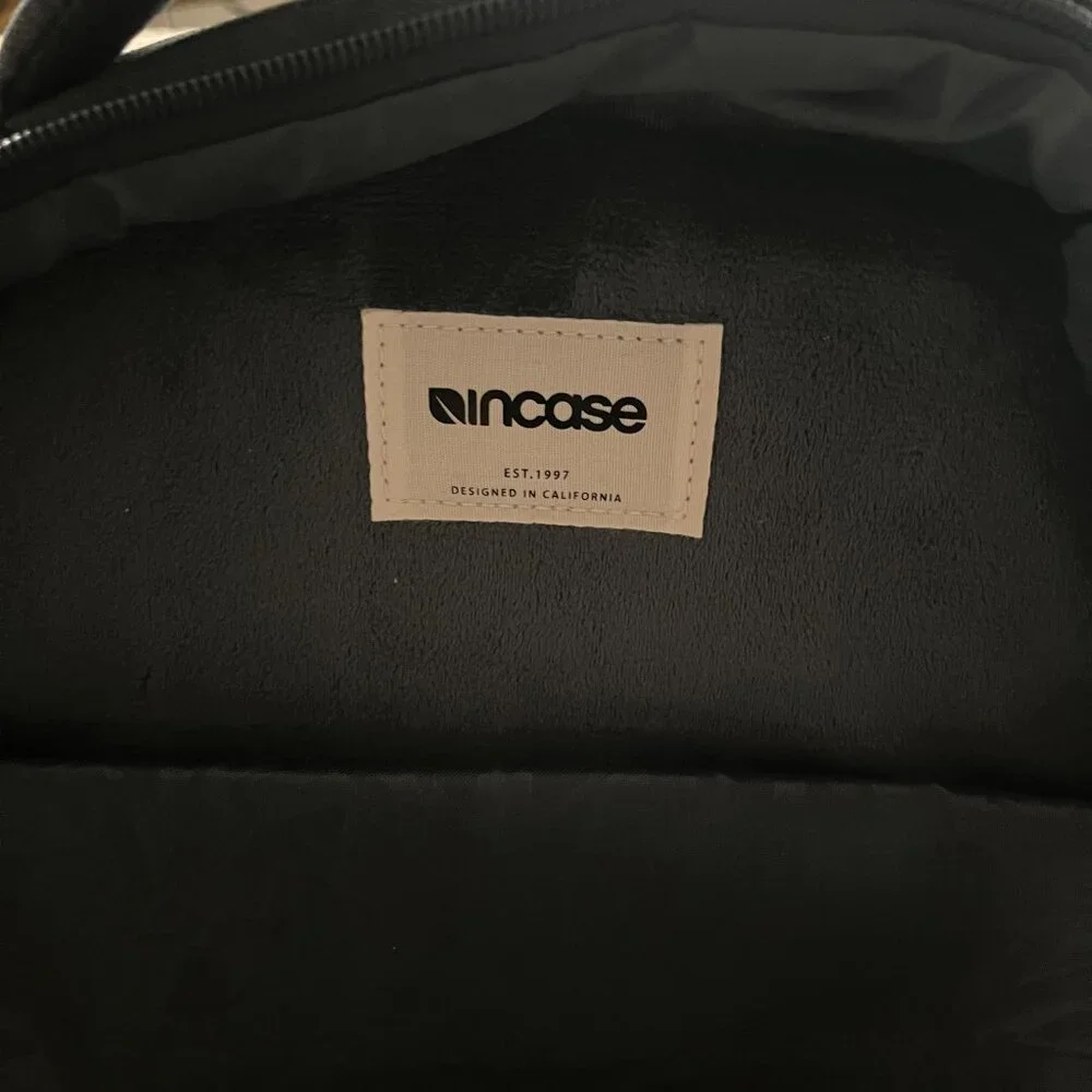 Incase Backpack - Picture 4 of 4